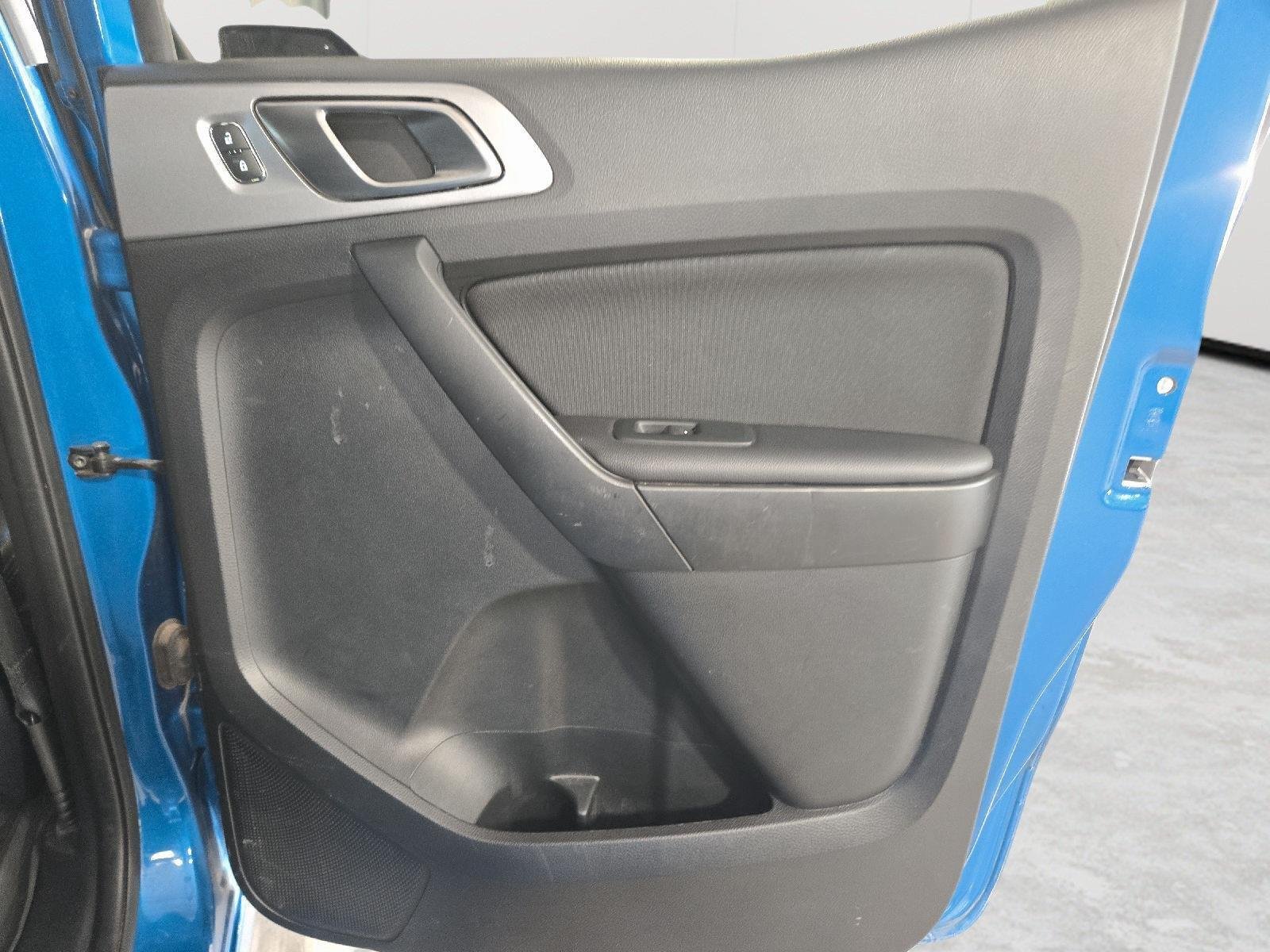 Used 2022 Velocity Blue Ford XLT image 32