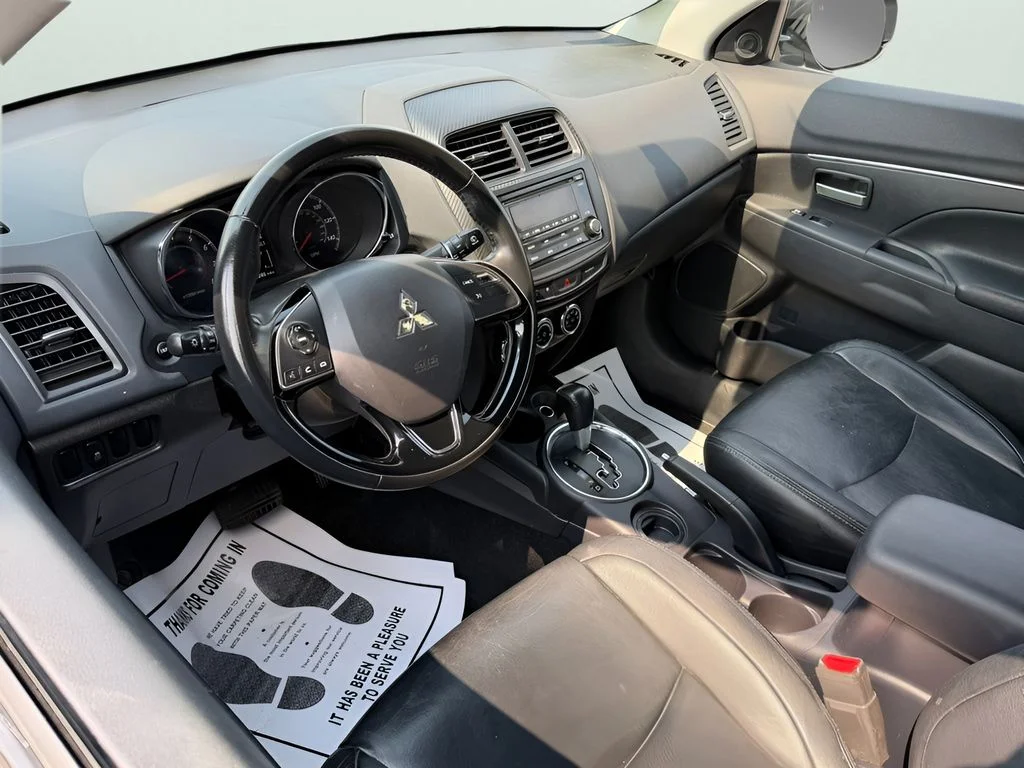 Used 2017 Silver Mitsubishi 2.0 ES image 14