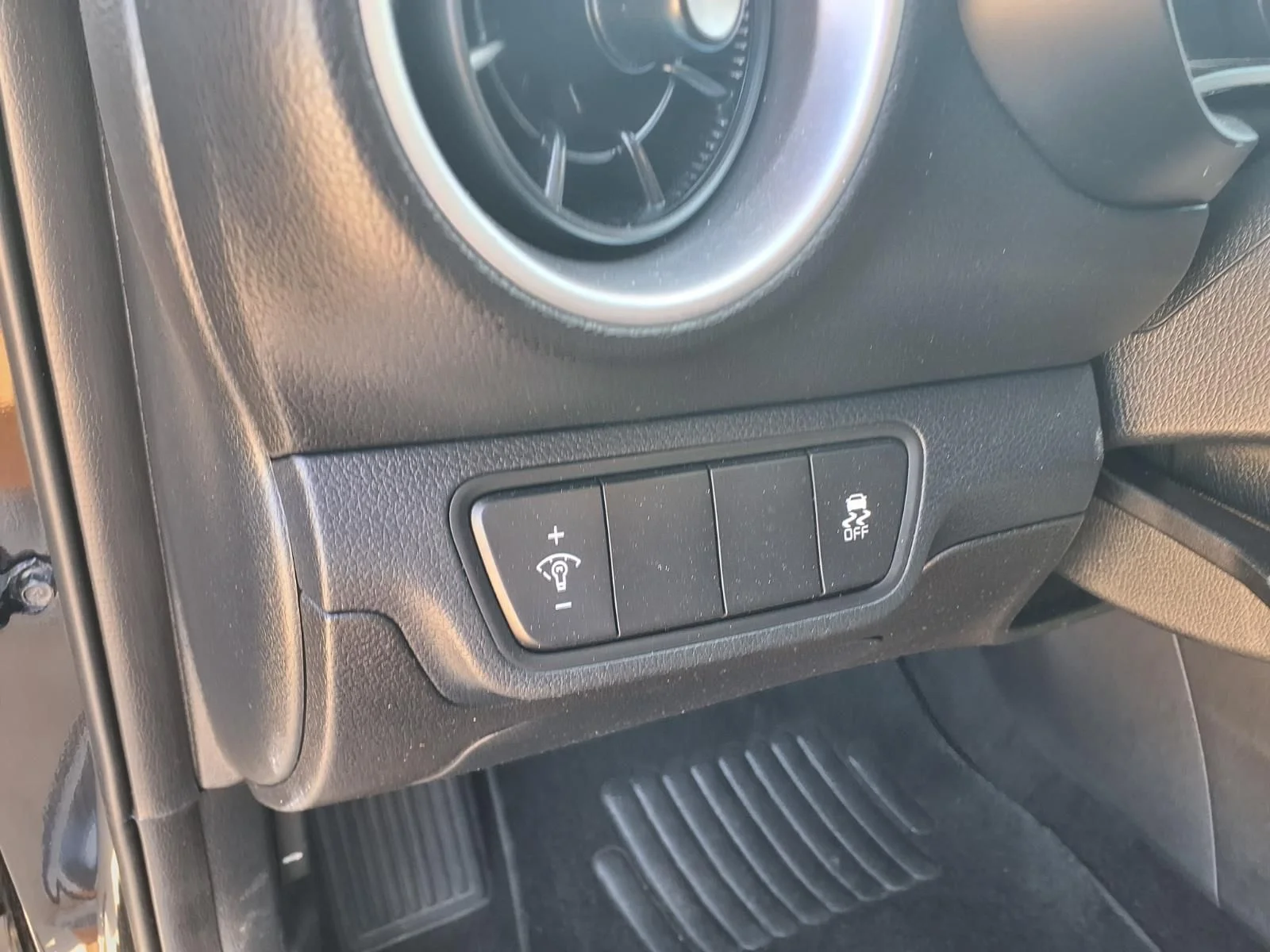 Used 2023 Black Kia LXS image 15