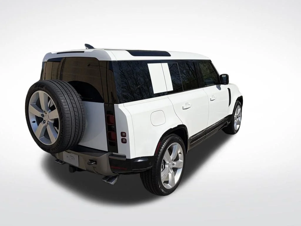 New 2025 Fuji White Land Rover X-Dynamic SE image 8