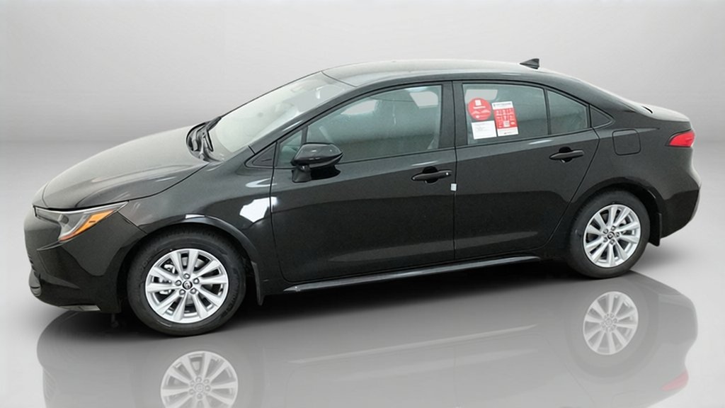 New 2027 Inked Toyota LE image 36