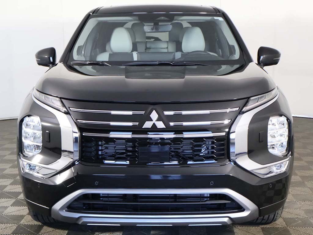 2025 Mitsubishi Outlander SE - Photo 13