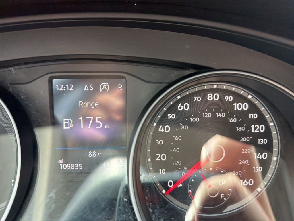 Used 2019 White Volkswagen 2.0T SE w/Technology image 17