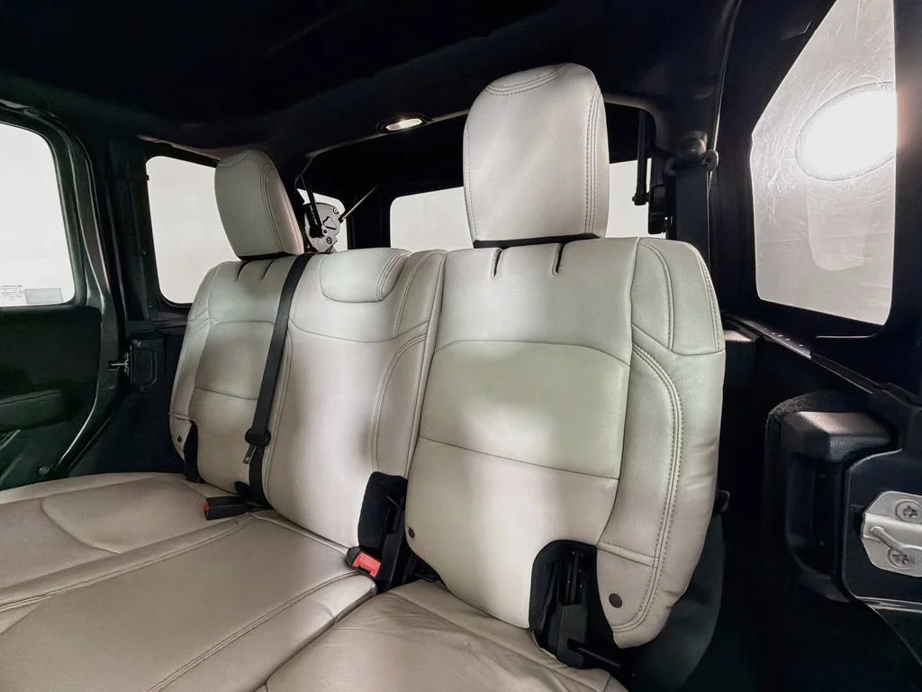 Used 2019 Granite Crystal Jeep Sahara image 18