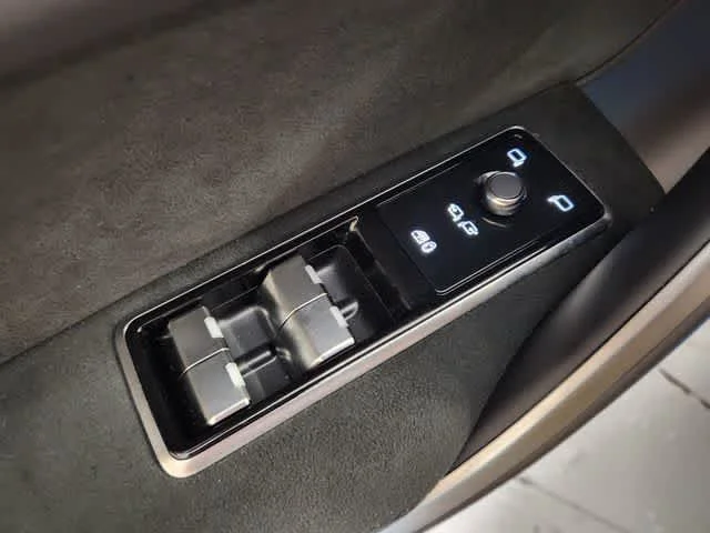New 2026 Chalk Blue Jaguar SVR 575 Edition image 37