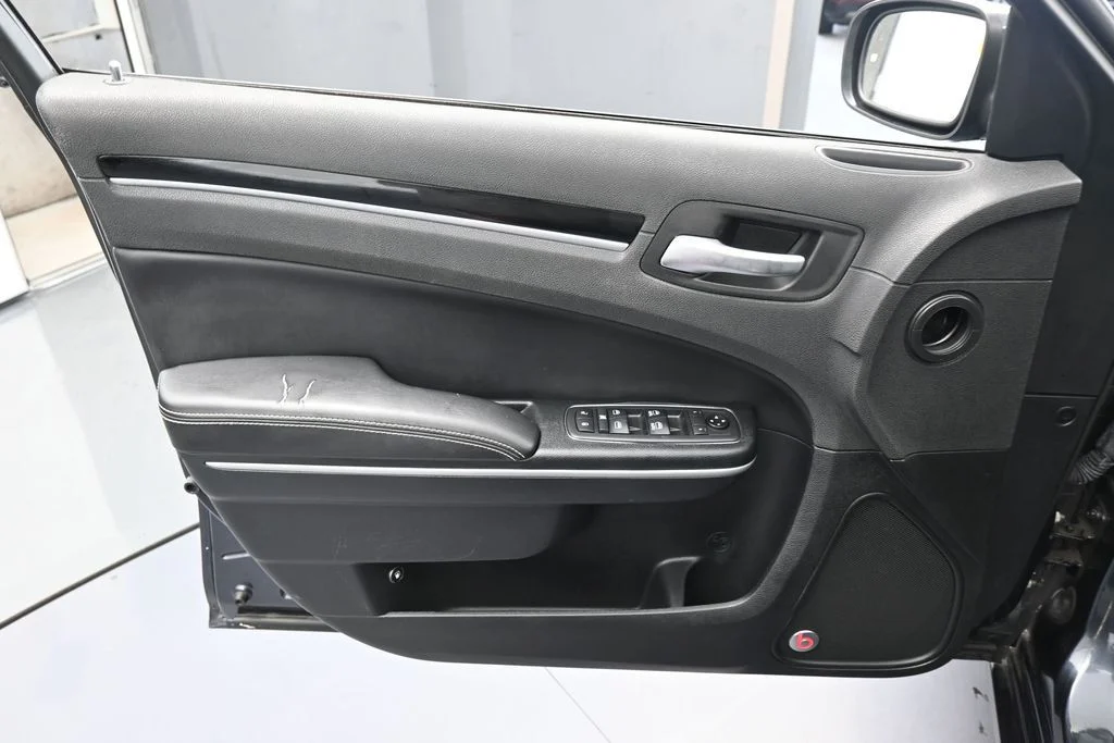 Used 2018 Maximum Steel Metallic Clearcoat Chrysler S image 13
