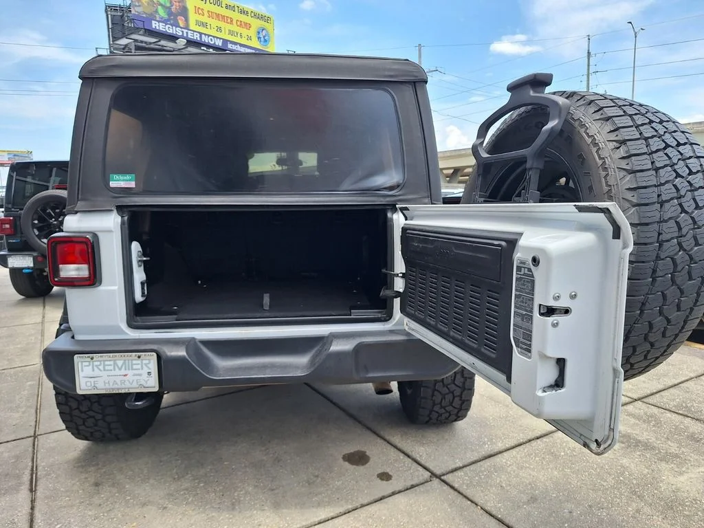 Used 2018 White Jeep Unlimited Sport S image 27