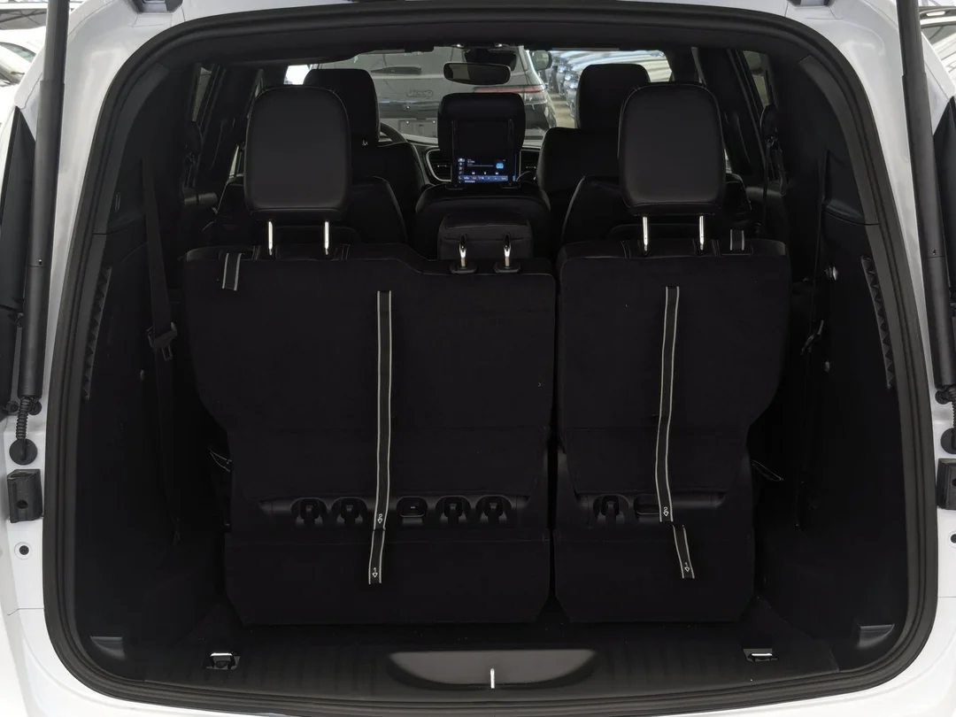 New 2027 White Chrysler Select - - FWD - 8-Passenger Seating - Stow n Go - Remote Start & More! image 27