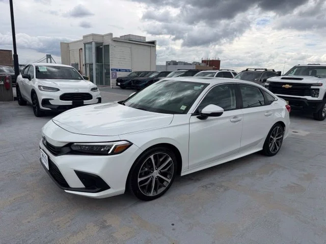 Used 2024 White Honda Touring image 3