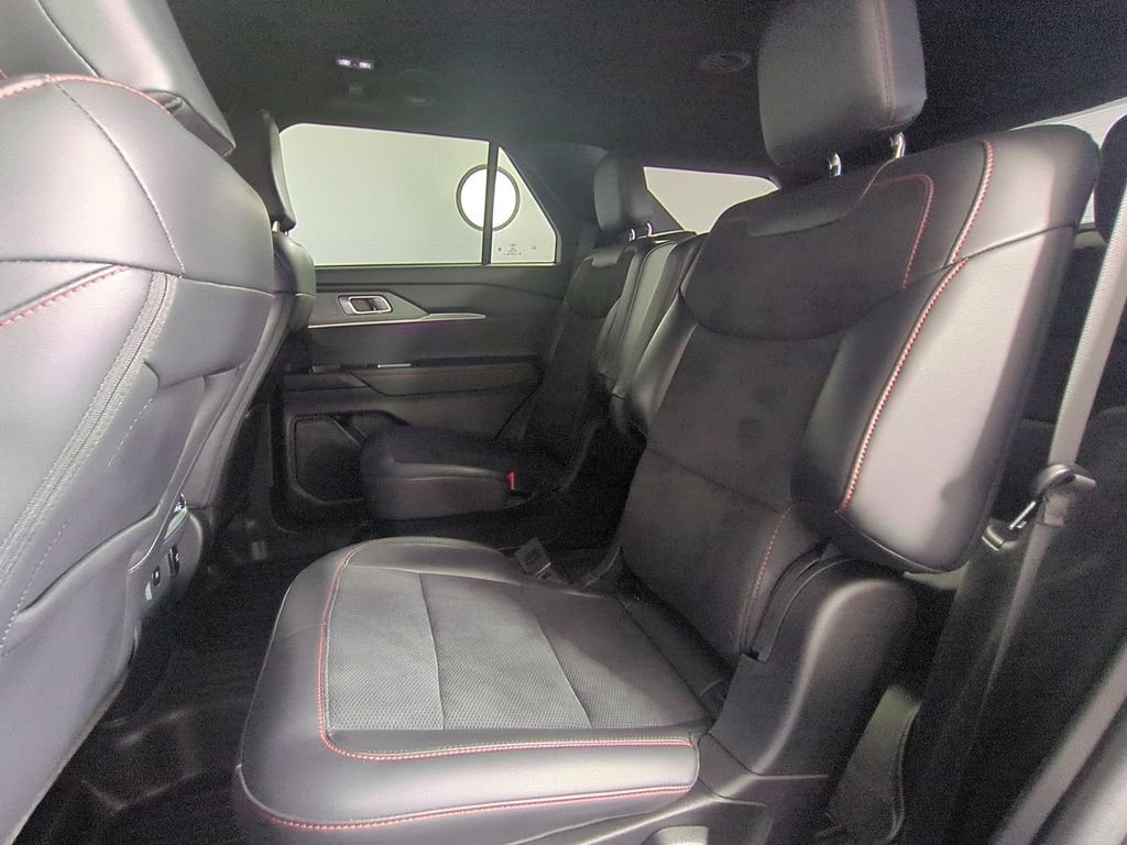 2025 Ford Explorer ST - Photo 17