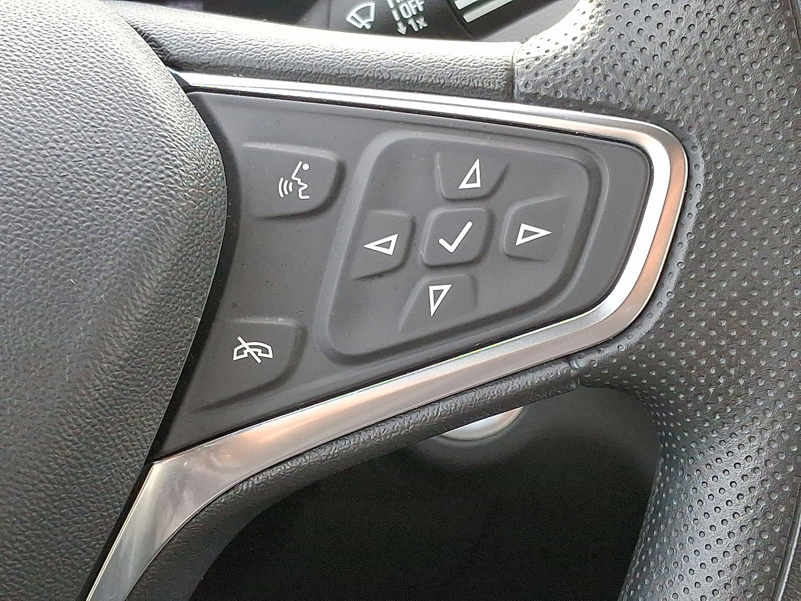 2024 Chevrolet Equinox LS - Photo 21