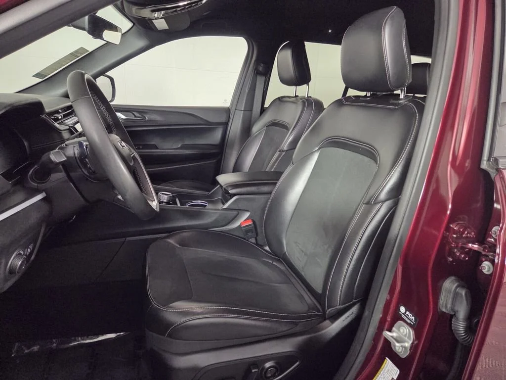 Certified Used 2025 Velvet Red Pearlcoat Jeep Altitude image 12