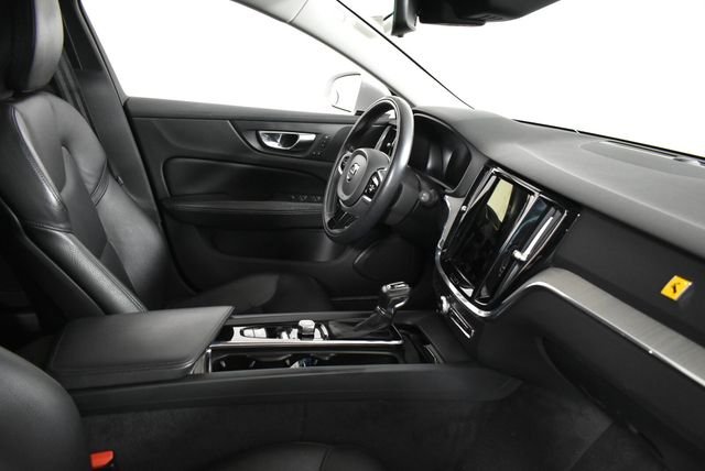 Used 2021 White Volvo T5 image 17