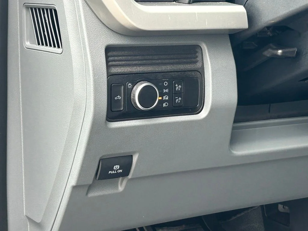 Used 2025 Oxford White Ford XL image 37