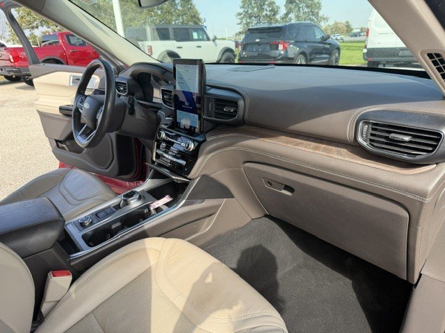 Used 2022 Red Metallic Ford Platinum image 39