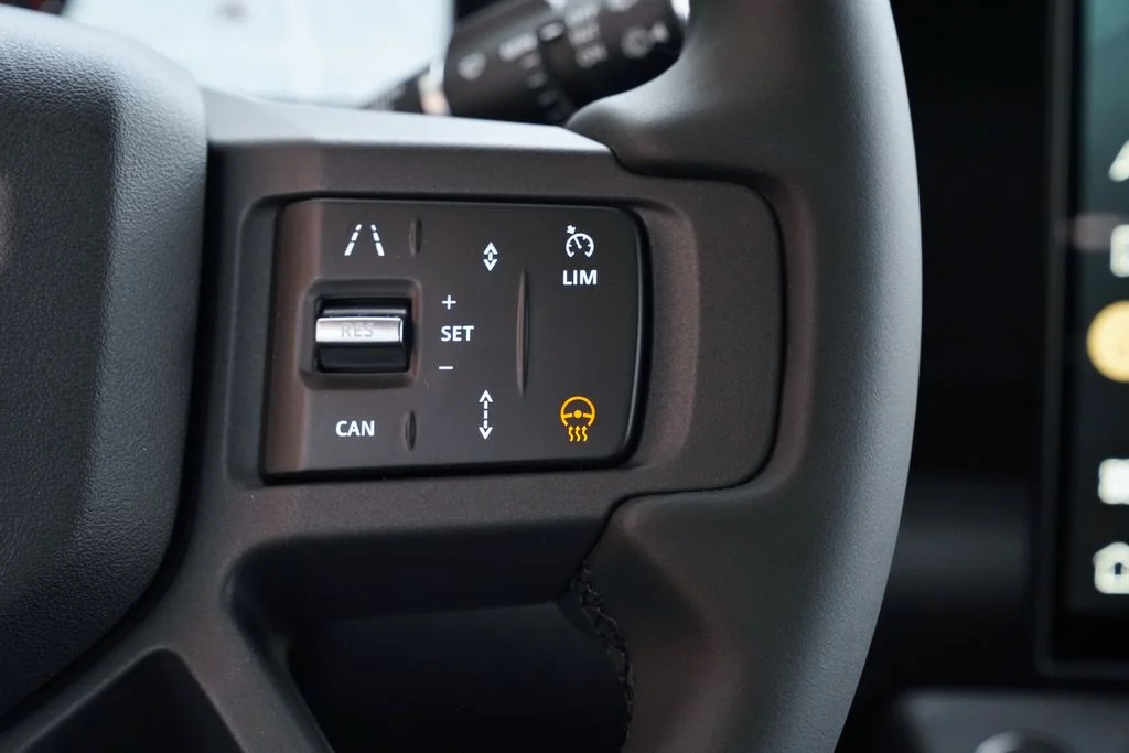 New 2026 Fuji White Land Rover X-Dynamic SE image 17