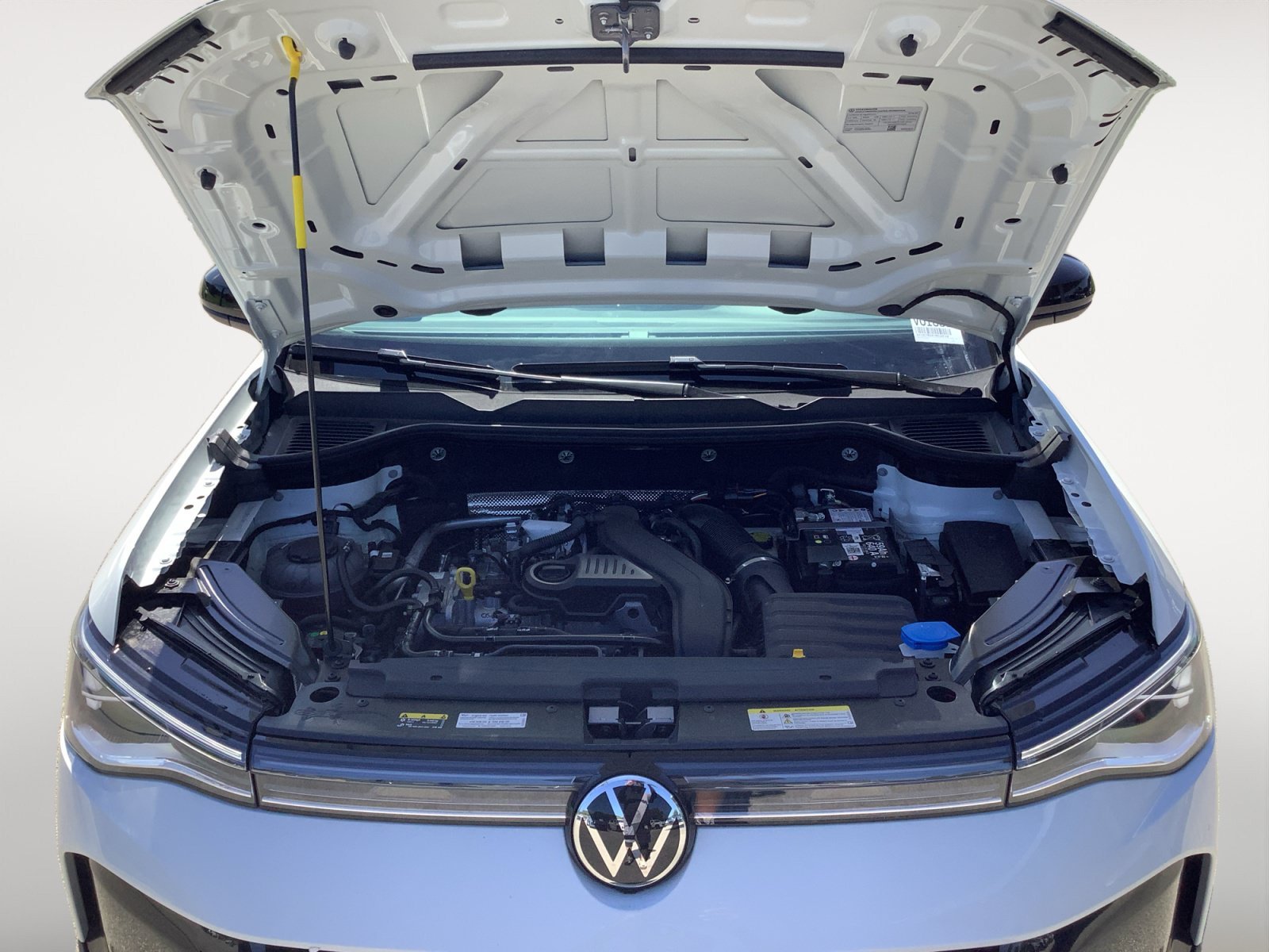 New 2026 Pure White w/Deep Black Roof Volkswagen SE Black image 11