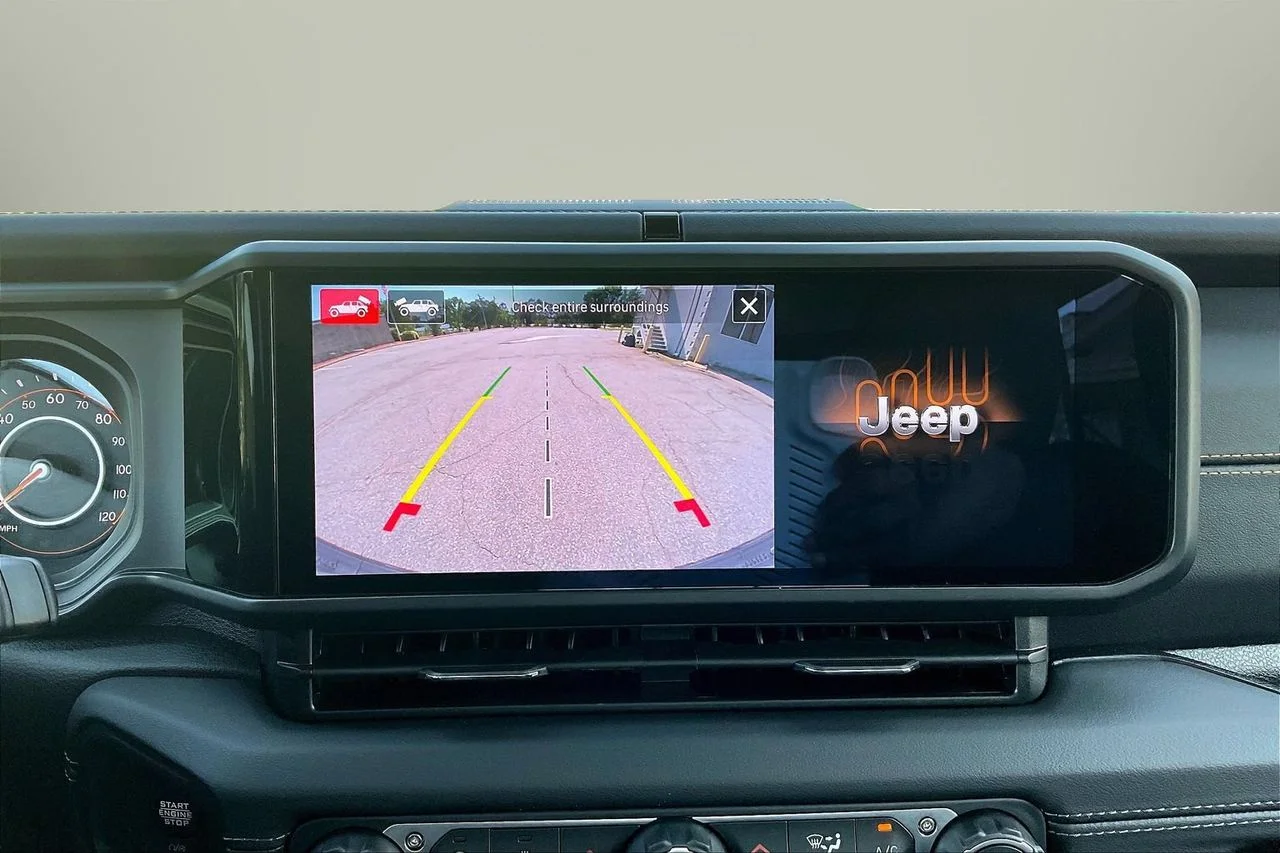 New 2026 Granite Crystal Metallic Clear-Coat Exterior Paint Jeep Sahara image 14