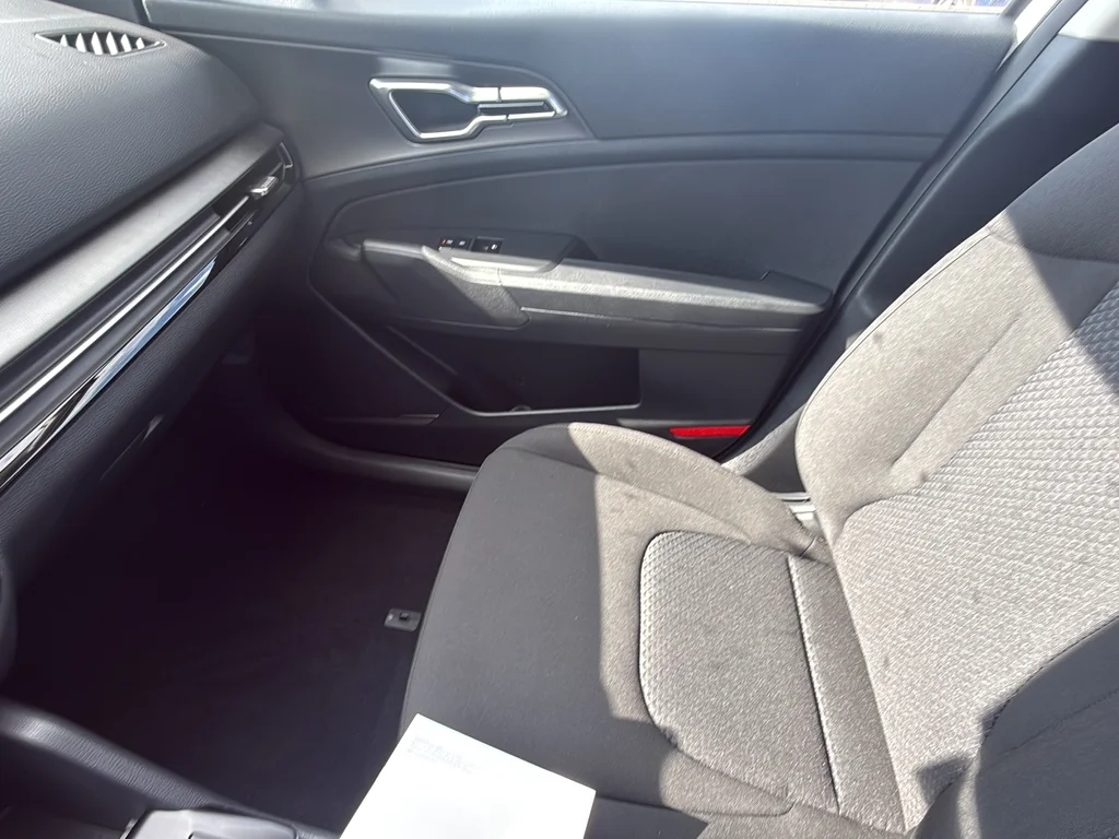 New 2026 Glacial White Pearl Kia LX image 29