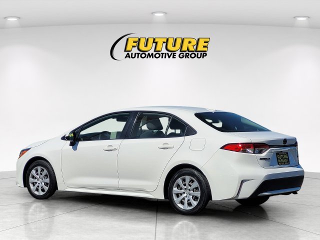 Used 2022 White Toyota LE image 7
