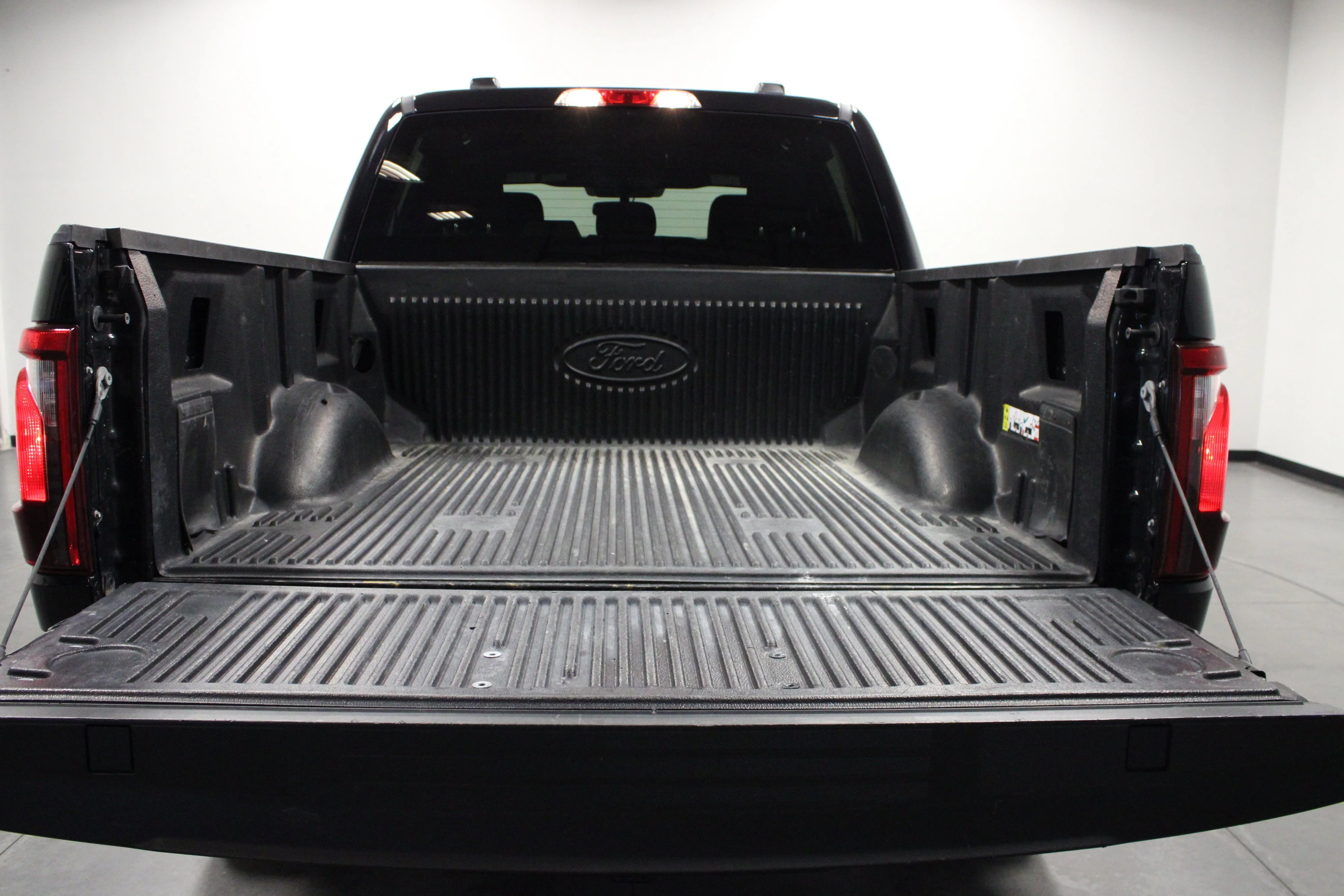 Used 2024 Agate Black Metallic Ford XLT image 14