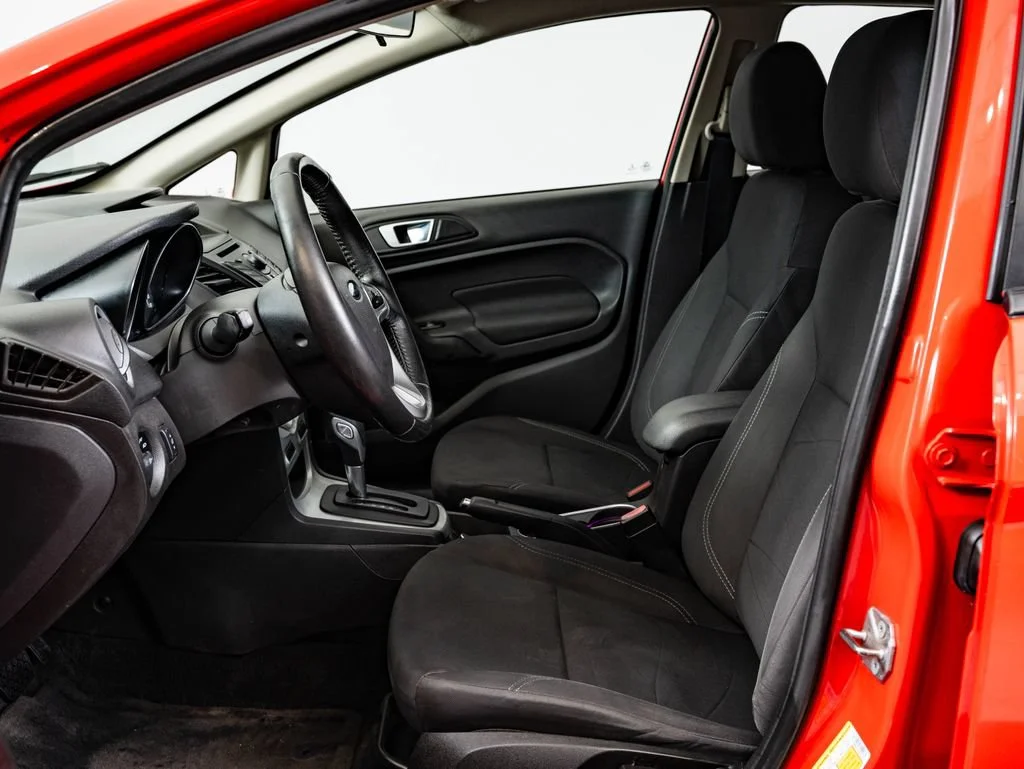 Used 2015 Race Red Ford SE image 21