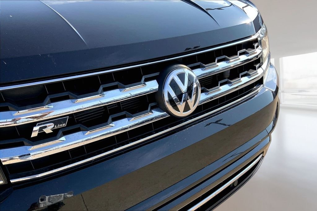 Used 2019 Deep Black Pearl Volkswagen 3.6L V6 SEL R-Line image 28