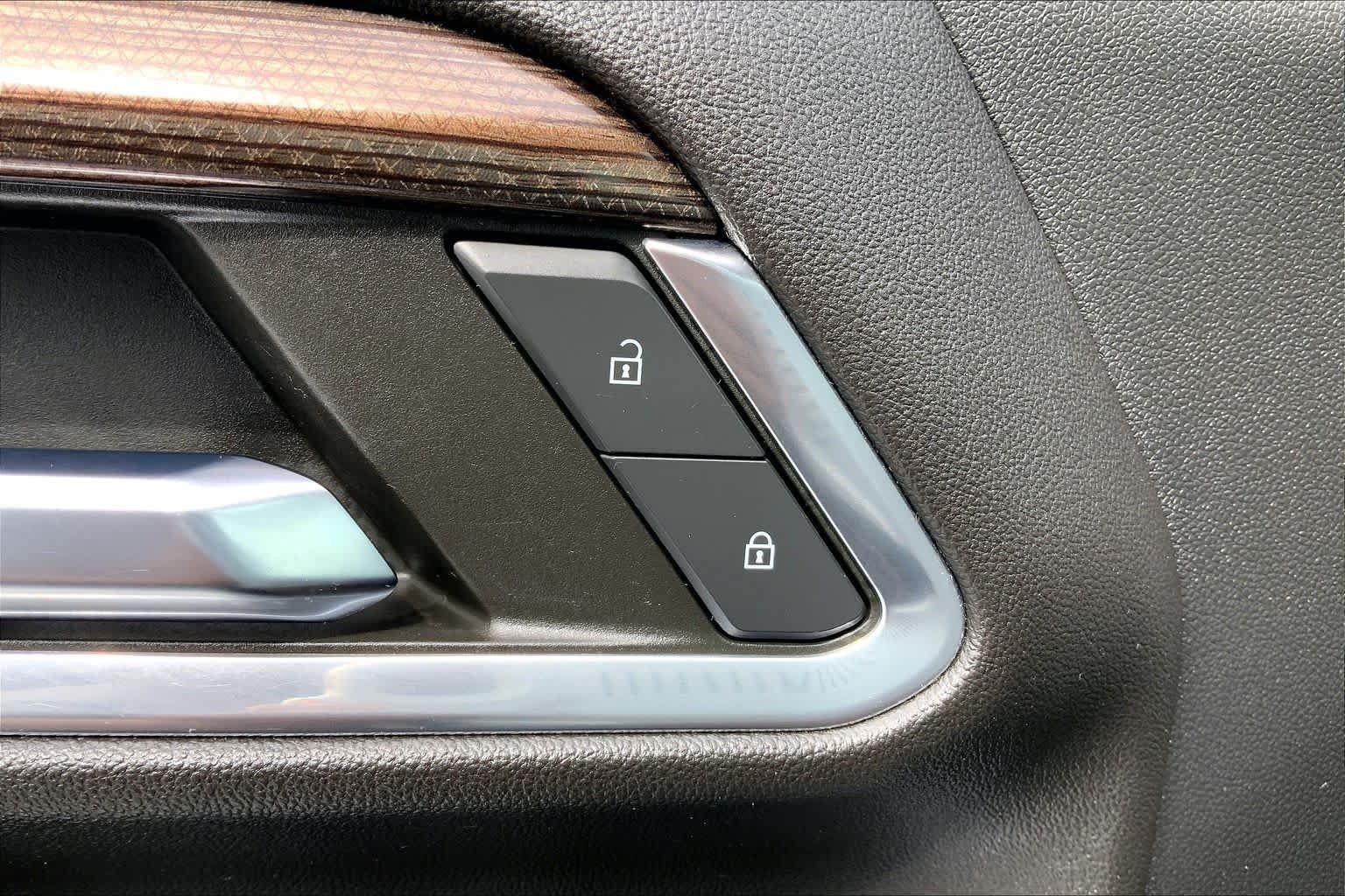 Used 2024 Summit White Chevrolet LT image 34