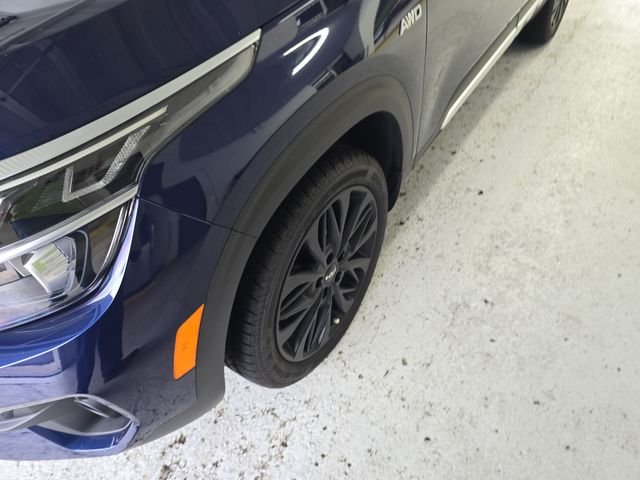Used 2022  Kia Nightfall image 9