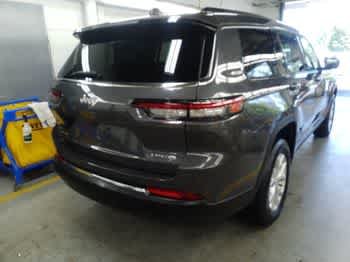 Used 2023 Baltic Gray Metallic Clearcoat Jeep Limited image 4
