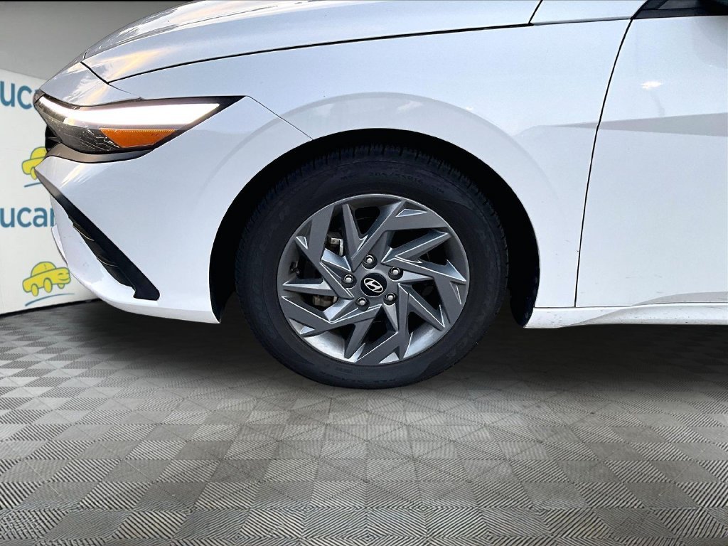 Used 2024 White Hyundai SEL image 7