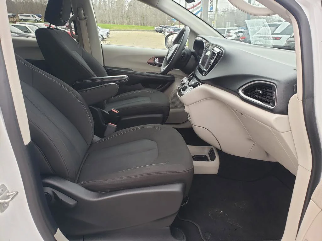 Used 2023 Bright White Clearcoat Chrysler LX image 16