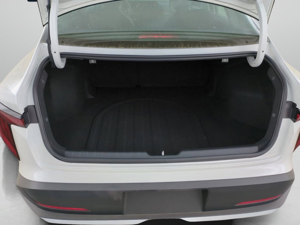 New 2026 Snow White Pearl Kia LXS image 14