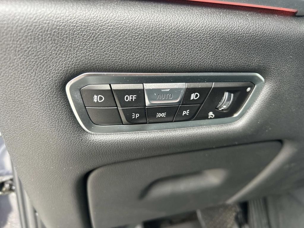 Used 2021 Arctic Gray Metallic BMW xDrive40i image 33