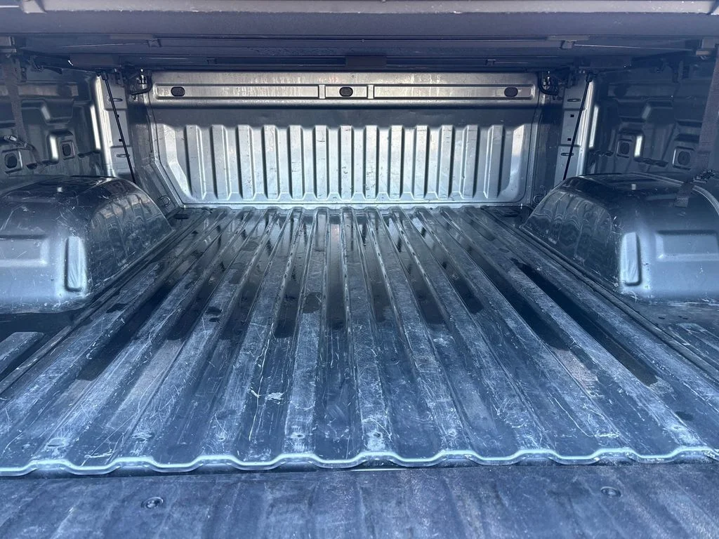 Used 2023 Silver GMC Elevation image 28