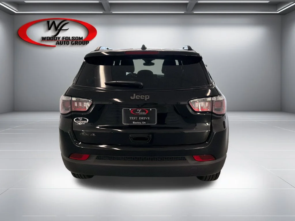 New 2027 Black Jeep Latitude image 7