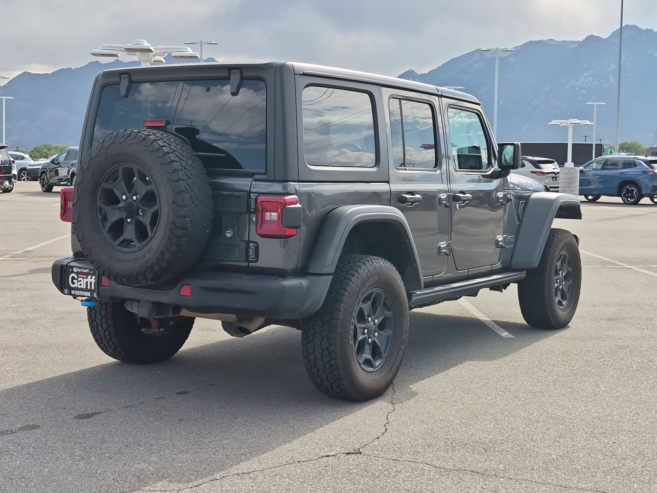 Used 2023 Granite Crystal Metallic Clearcoat Jeep Rubicon 20th Anniversary image 3