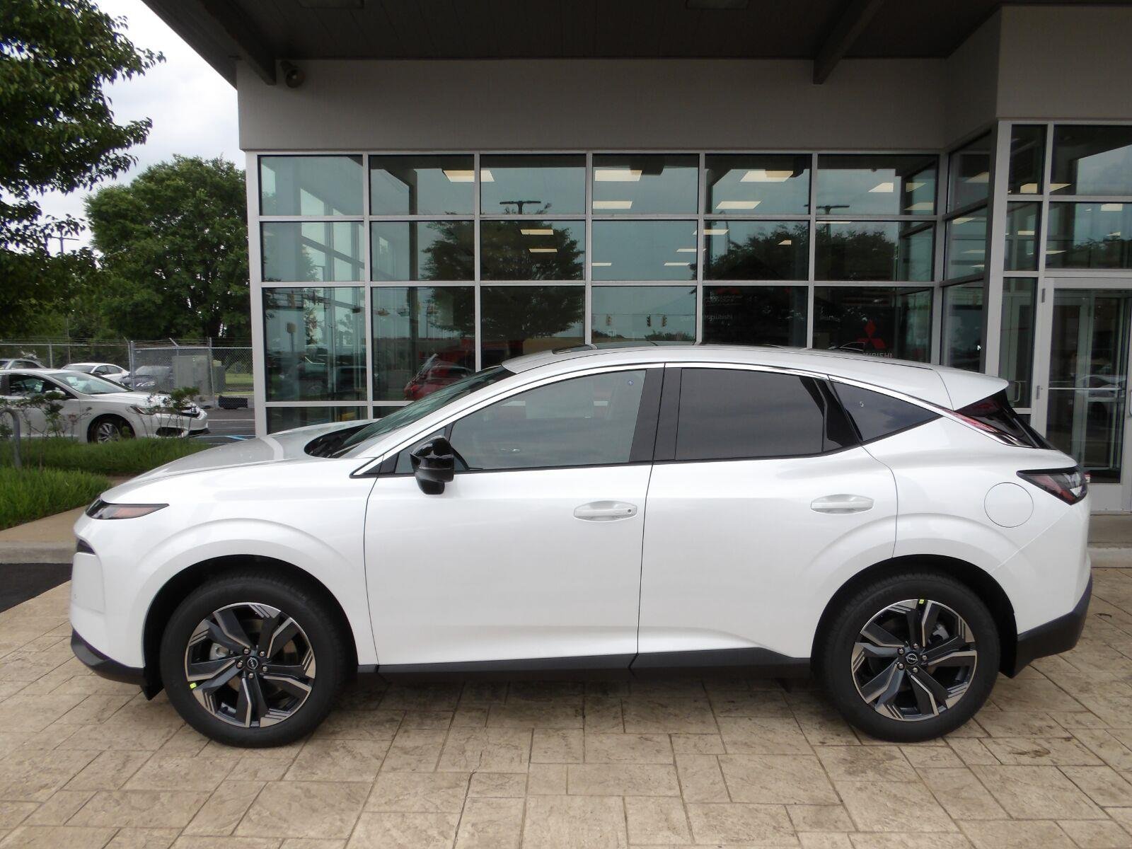 New 2026 Everest White Pearl TriCoat Nissan SL image 4