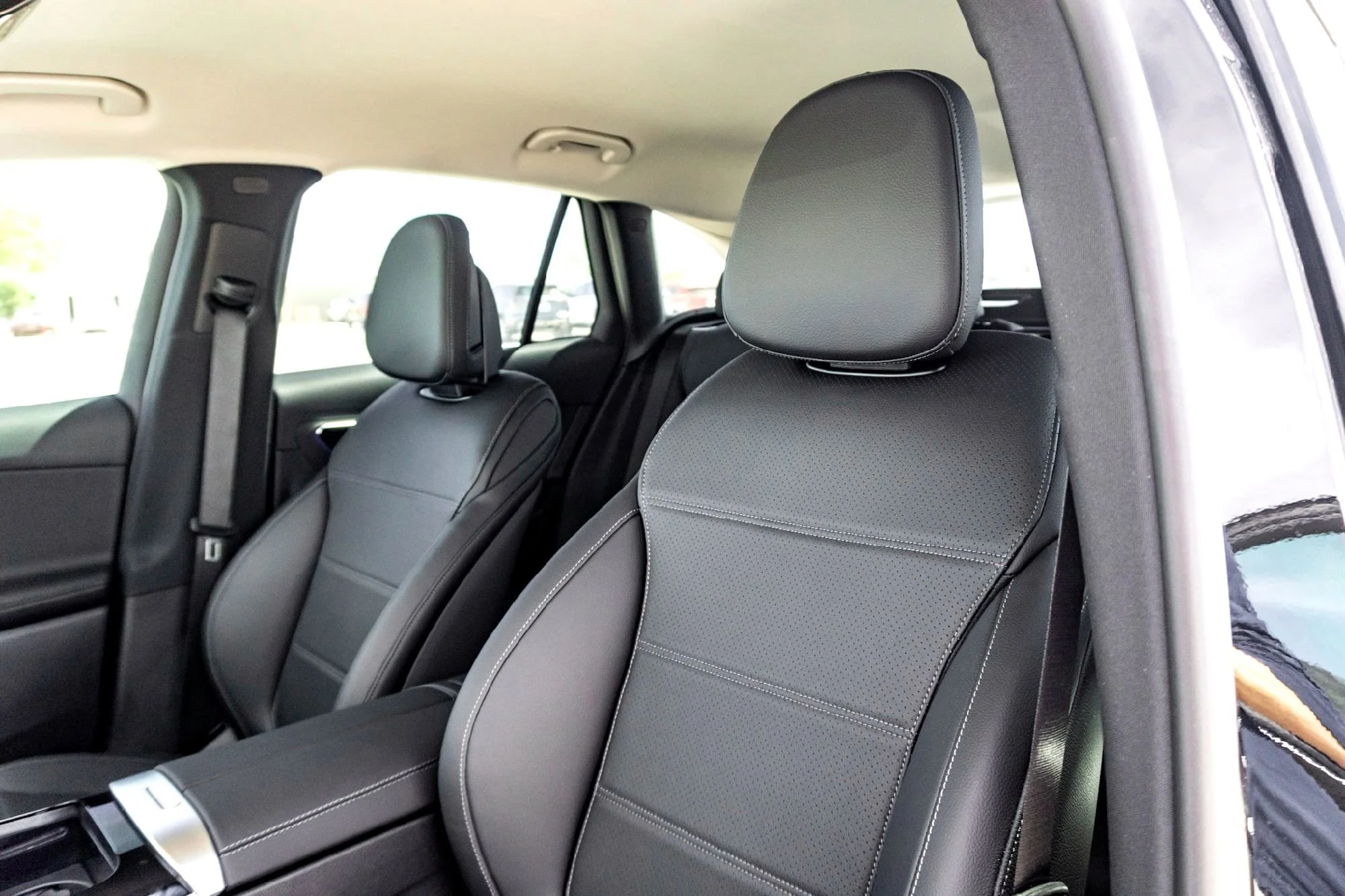 New 2025 Black Mercedes-Benz GLC 350e image 9