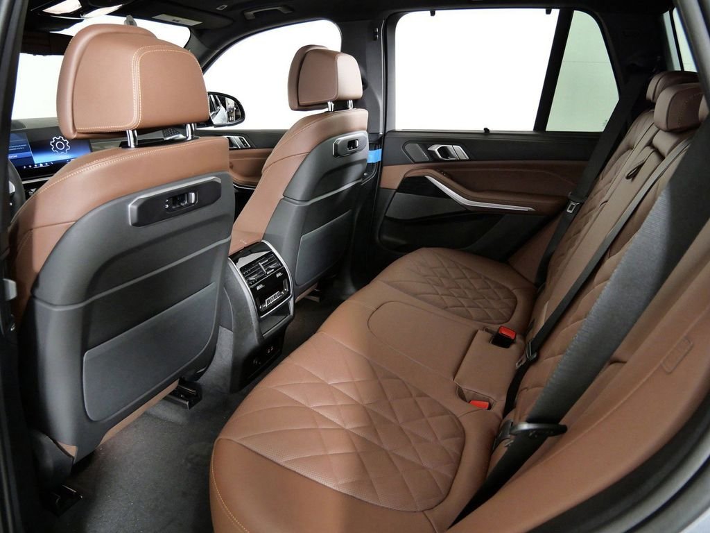 Used 2026 Skyscraper Grey Metallic BMW xDrive40i image 33