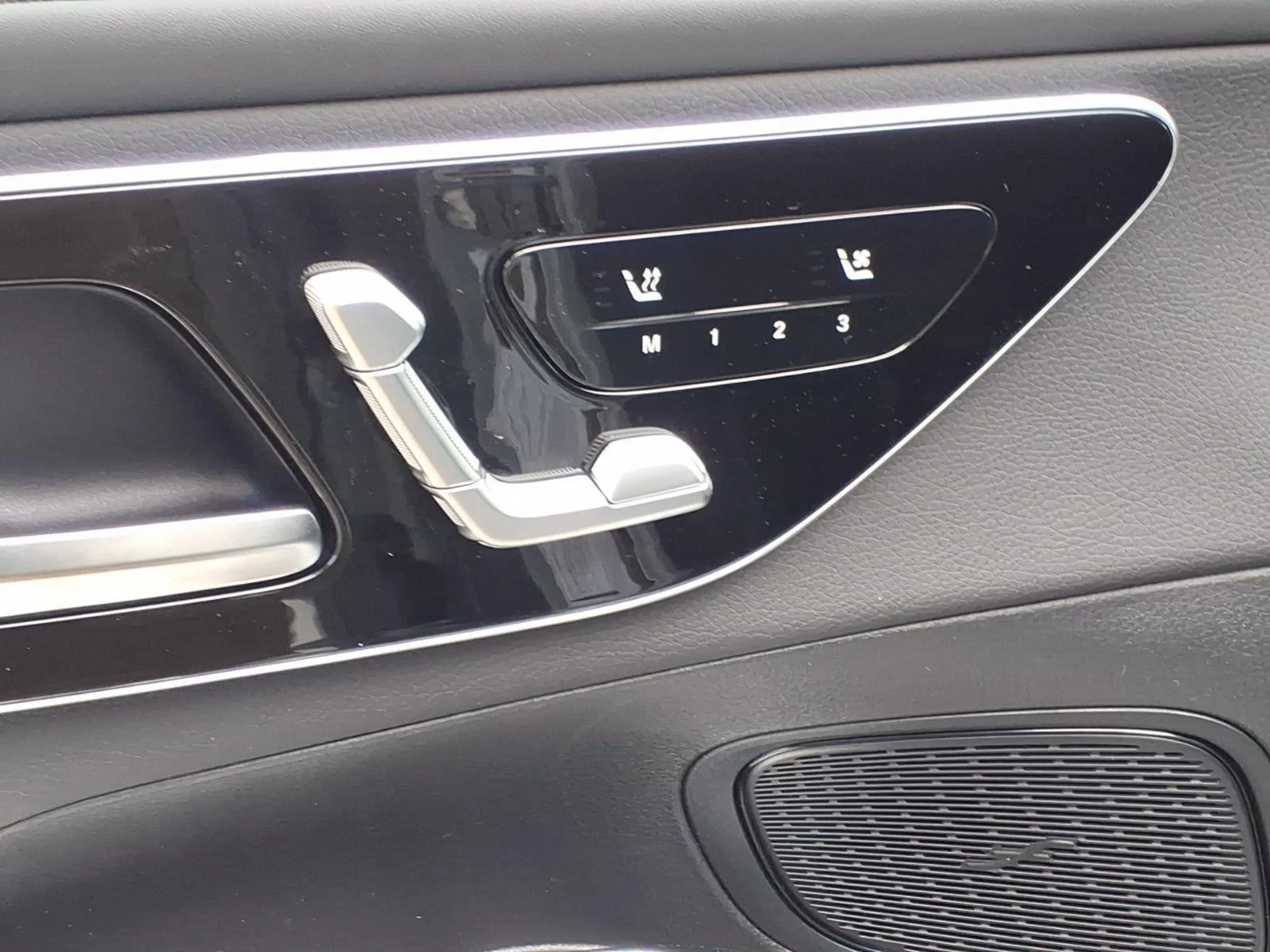 New 2026 SILVER Mercedes-Benz GLC 300 image 15