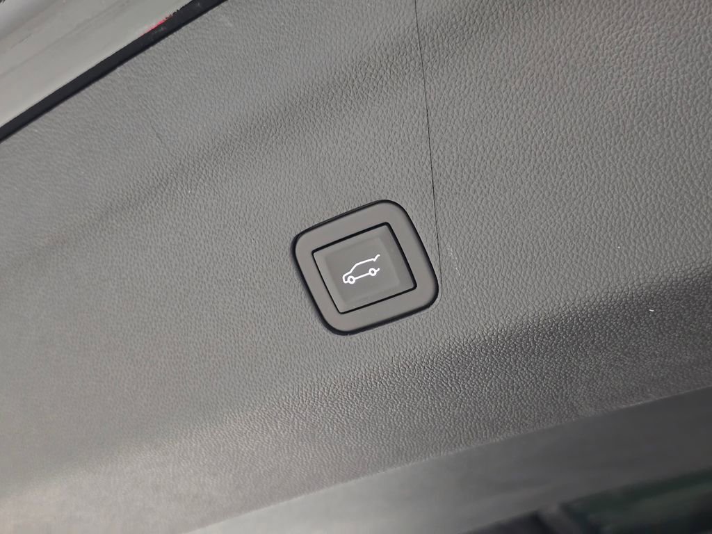 2025 Chevrolet Suburban Z71 - Photo 33