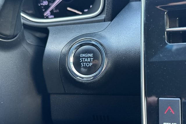 Used 2019 Silver Toyota XLE image 21