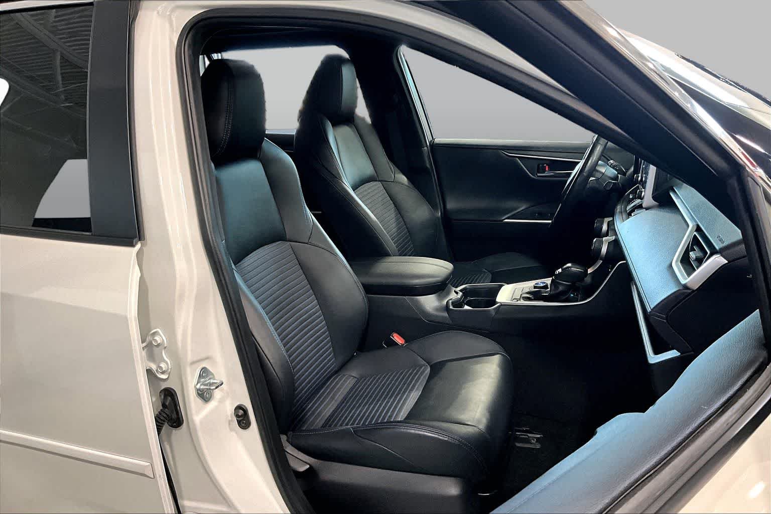 Used 2021 Blizzard Pearl/Midnight Black Metallic Toyota Hybrid XSE image 9