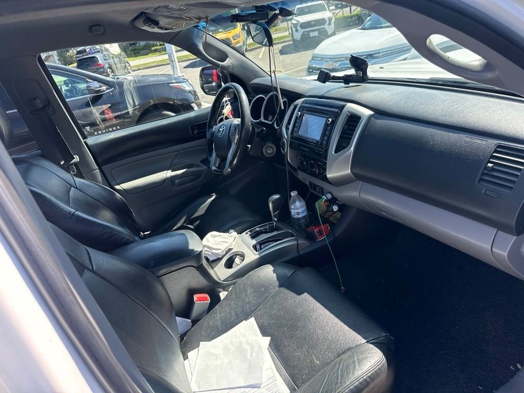 Used 2015 White Toyota Base image 5