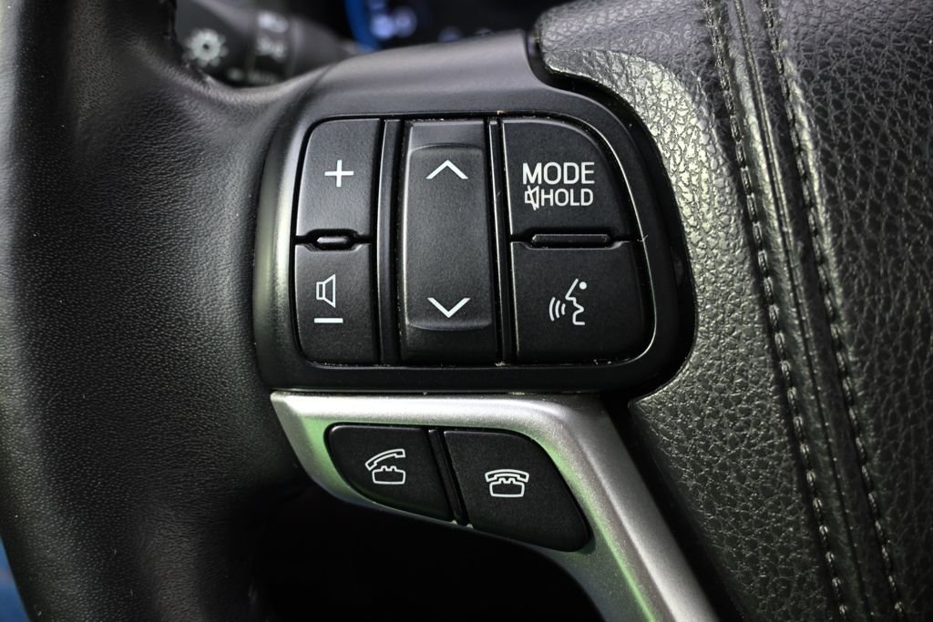 Used 2015 Attitude Black Metallic Toyota XLE V6 image 36