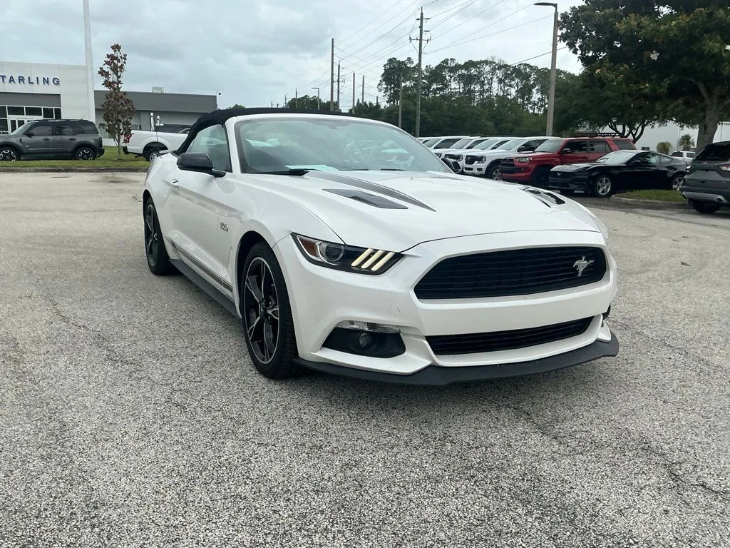 Used 2017 White Ford GT Premium image 18