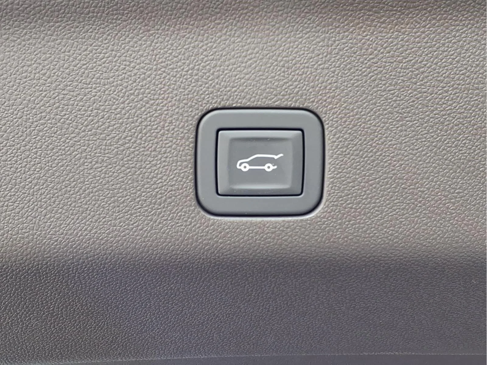 New 2027 Summit White Chevrolet LT image 10