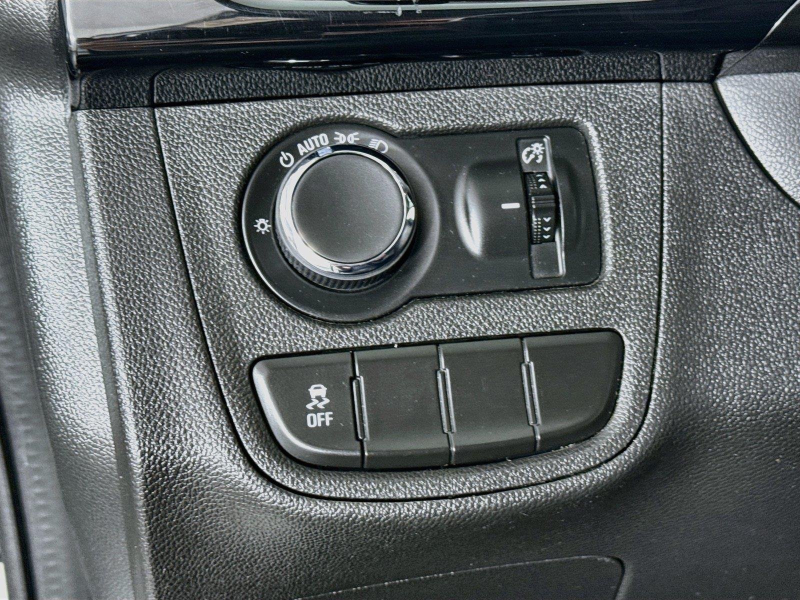 Used 2021 Silver Ice Chevrolet 1LT image 14