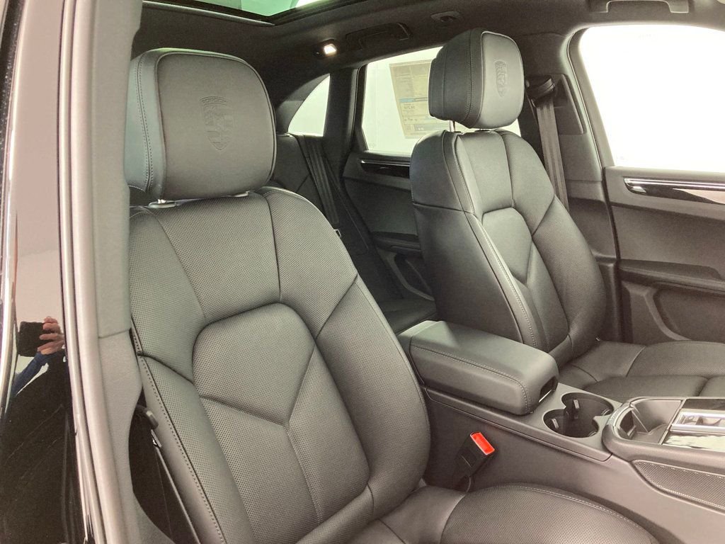 2026 Porsche Macan T - Photo 25